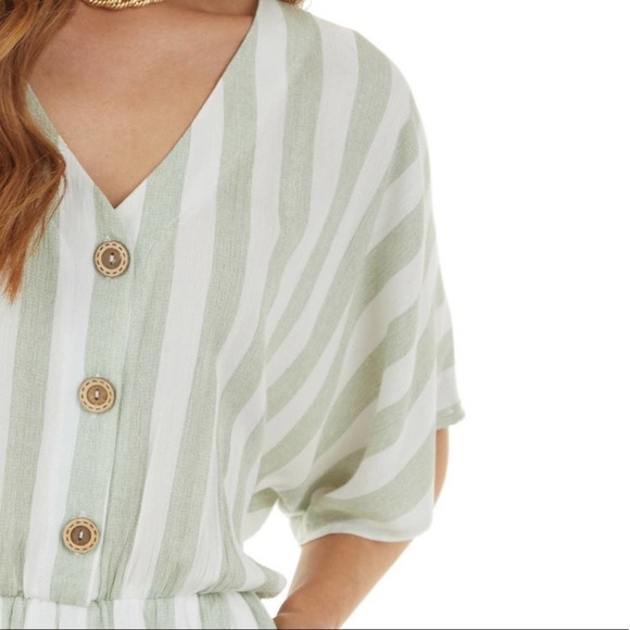 Le Lis Light green and white striped Dolman sleeve drippy romper size S NWT - Picture 11 of 12
